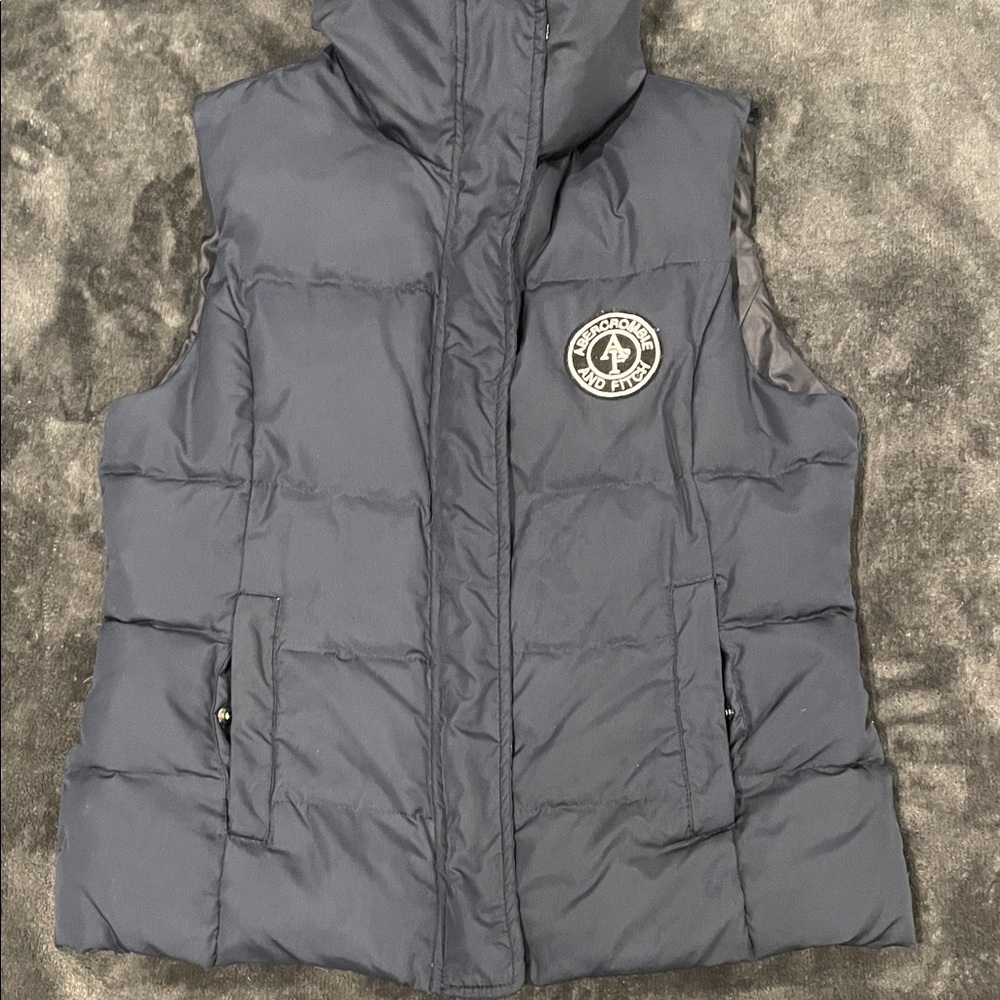 Abercrombie & Fitch Women's Navy Blue Puffer Vest - Picture 4 of 4